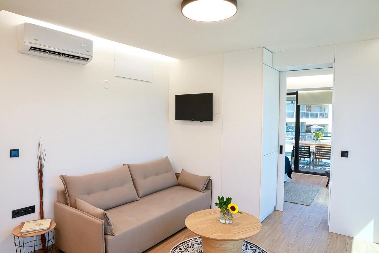 The First Key Luxury & Small Apartment In The Center Of كسانثي المظهر الخارجي الصورة