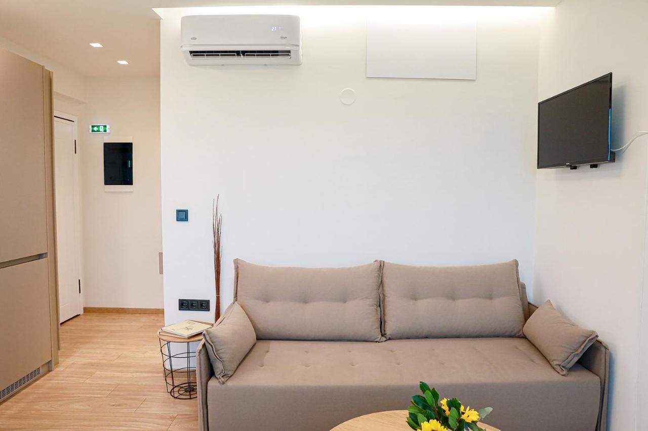 The First Key Luxury & Small Apartment In The Center Of كسانثي المظهر الخارجي الصورة